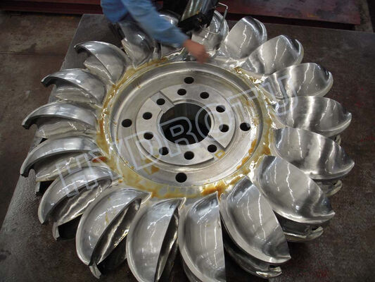 Pelton Turbine Runner in acciaio inossidabile per testa d'acqua da 80 a 1000 m con capacità da 0,5 MW a 20 MW